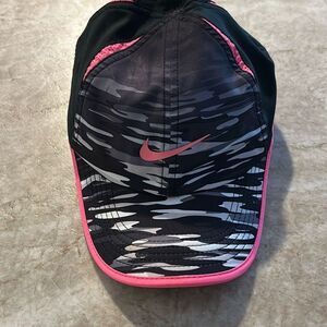 NIKE Featherlight Dri Fit Black & Pink Hat